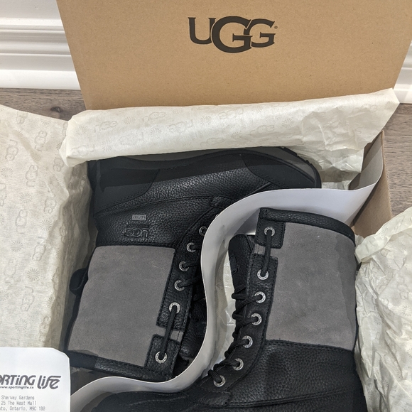 UGG Adirondack III Boots (6 US) in black - Picture 1 of 5